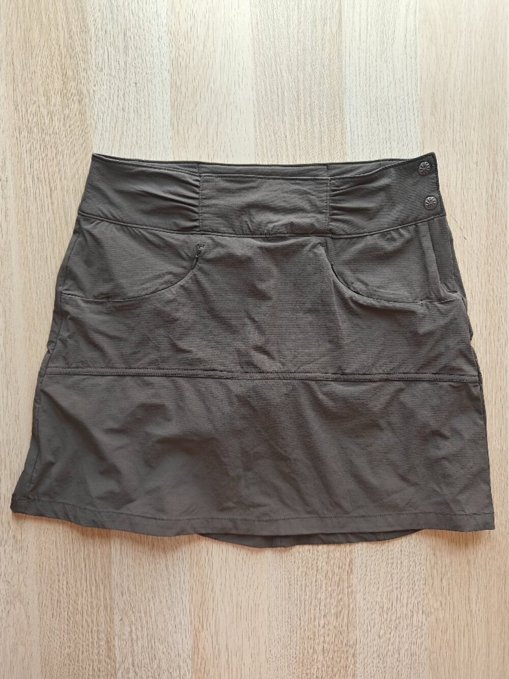 ATHLETA HIT THE TRAIL ATHLETIC SKIRT WITH INNER MESH SHORTS (SIZE 6)